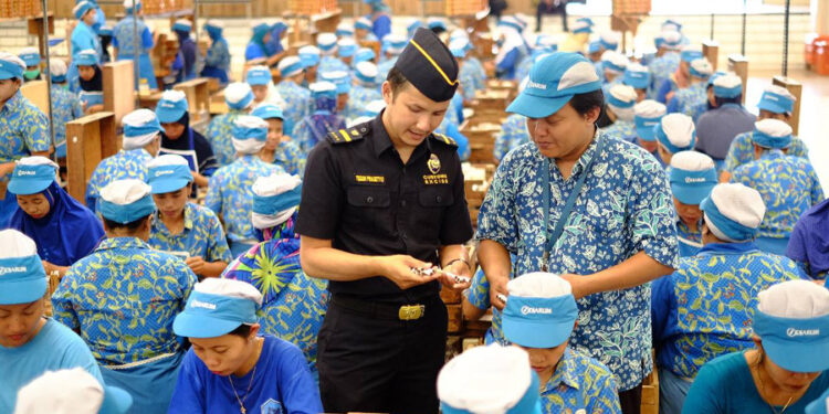 Kanwil Bea Cukai Riau Capai Target Penerimaan Rp665,1 Miliar