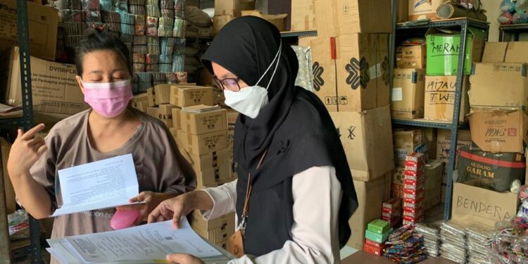 SP2DK Tak Direspons, Petugas Pajak Semarang Gayamsari Kunjungi Wajib Pajak