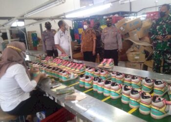 Sebanyak 25.700 Karyawan Pabrik Sepatu Kena PHK