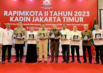 Kakanwil DJP Jaktim Sosialisasikan NIK-NPWP di Rapimkota II KADIN