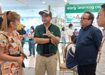 Dirjen Pajak Sapa Pengunjung Pojok Pajak Central Park