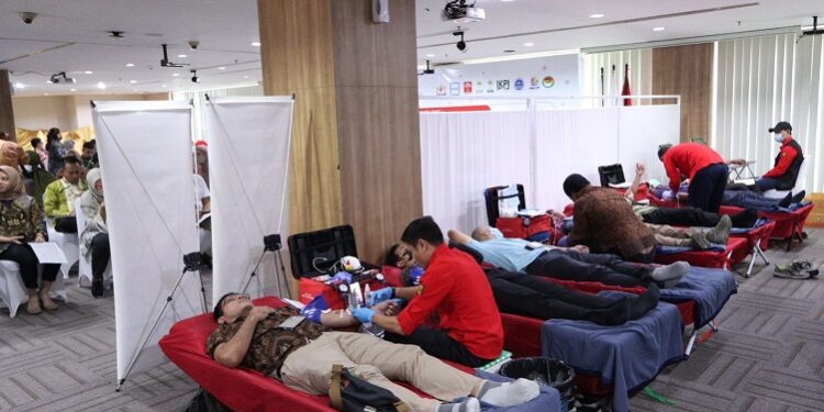 Peringati Hari Kebangkitan Nasional, Kanwil DJP Jakbar Adakan Donor Darah