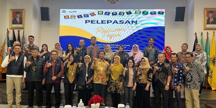 Sukses Selesaikan Tugas, Kanwil DJP Jaktim Lepas Relawan Pajak