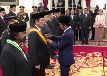 Presiden Jokowi Anugerahkan Tanda Kehormatan RI kepada 64 Tokoh