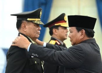 Presiden Prabowo Beri Pangkat Jenderal Kehormatan ke Djamari Chaniago dan Ahmad Dofiri